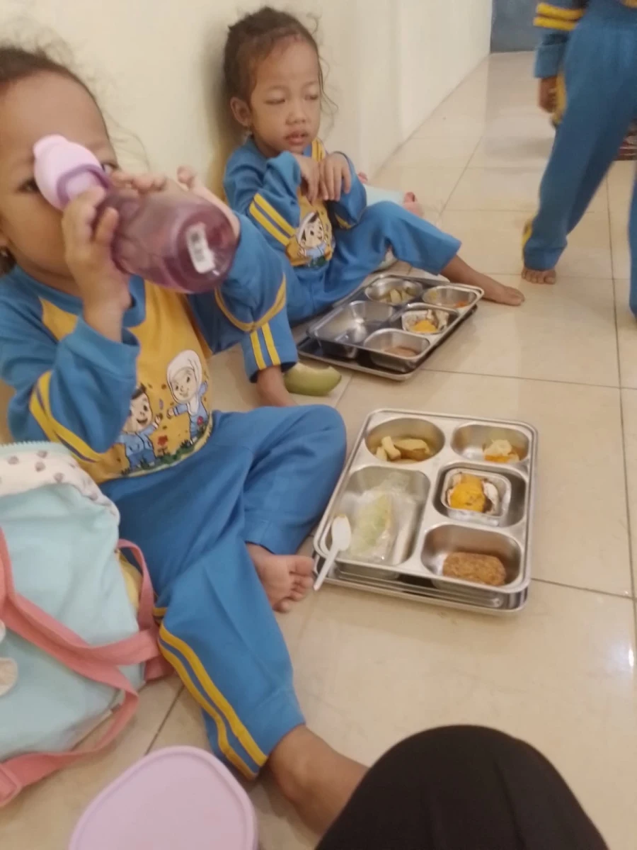 MAKANAN BERGIZI GRATIS