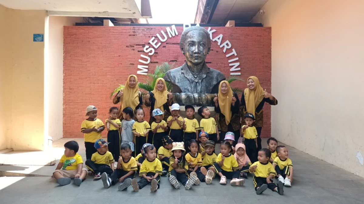 Belajar Mengenal Lingkungan melalui Kegiatan Outingclass ke Museum Kartini