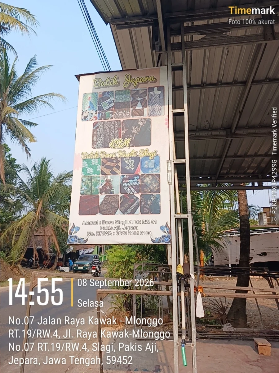 Ketua Dekranasda Kecamatan Pakis Aji melaksanakan kunjungan ke tempat produksi Batik Kunti