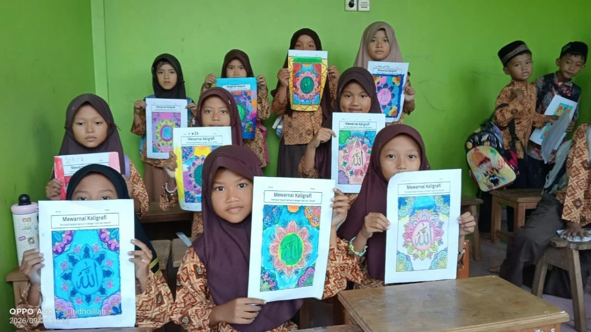 Warnai Kaligrafi, Tumbuhkan Cinta Al-Qur’an: Literasi Kreatif Anak TPQ Al Athfal Telukawur