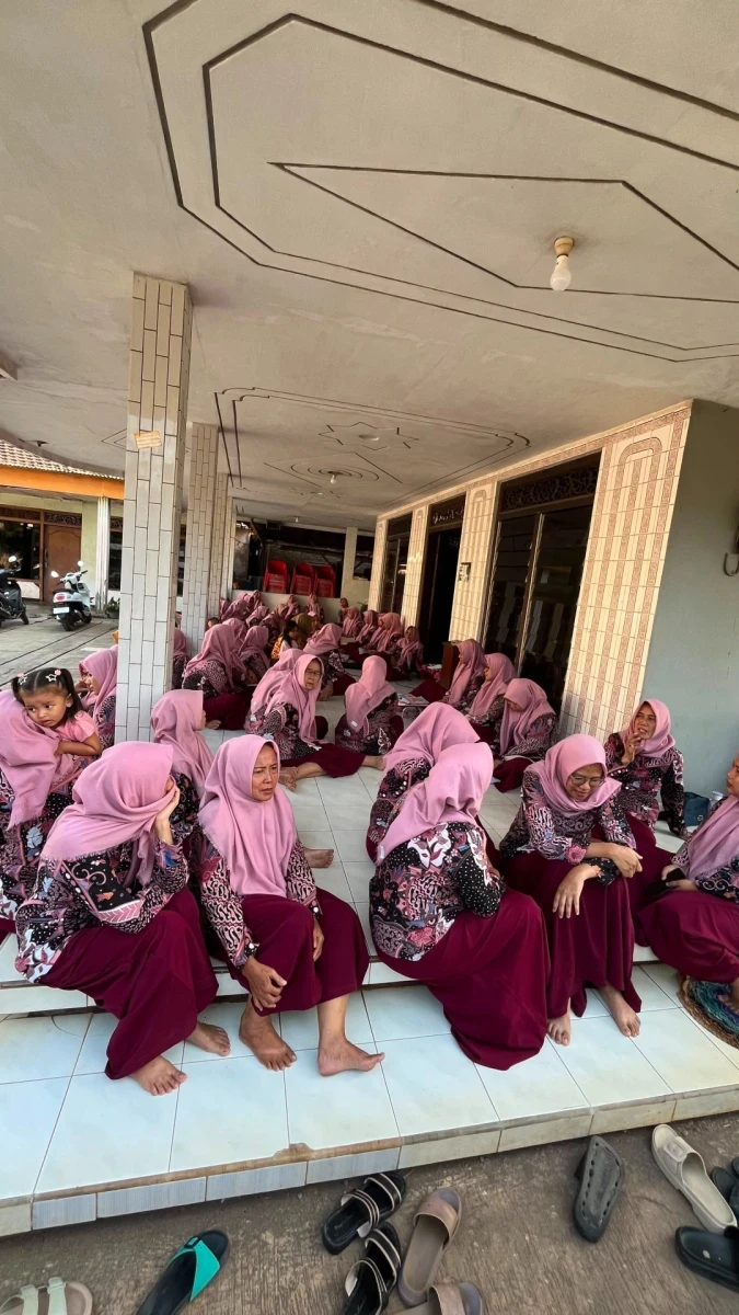 kegiatan rutinan bulanan pkk rw 1 dukuh Randusari dengan isian pengetahuan sosial tentang kehidupan introvert dan ekstrovert 