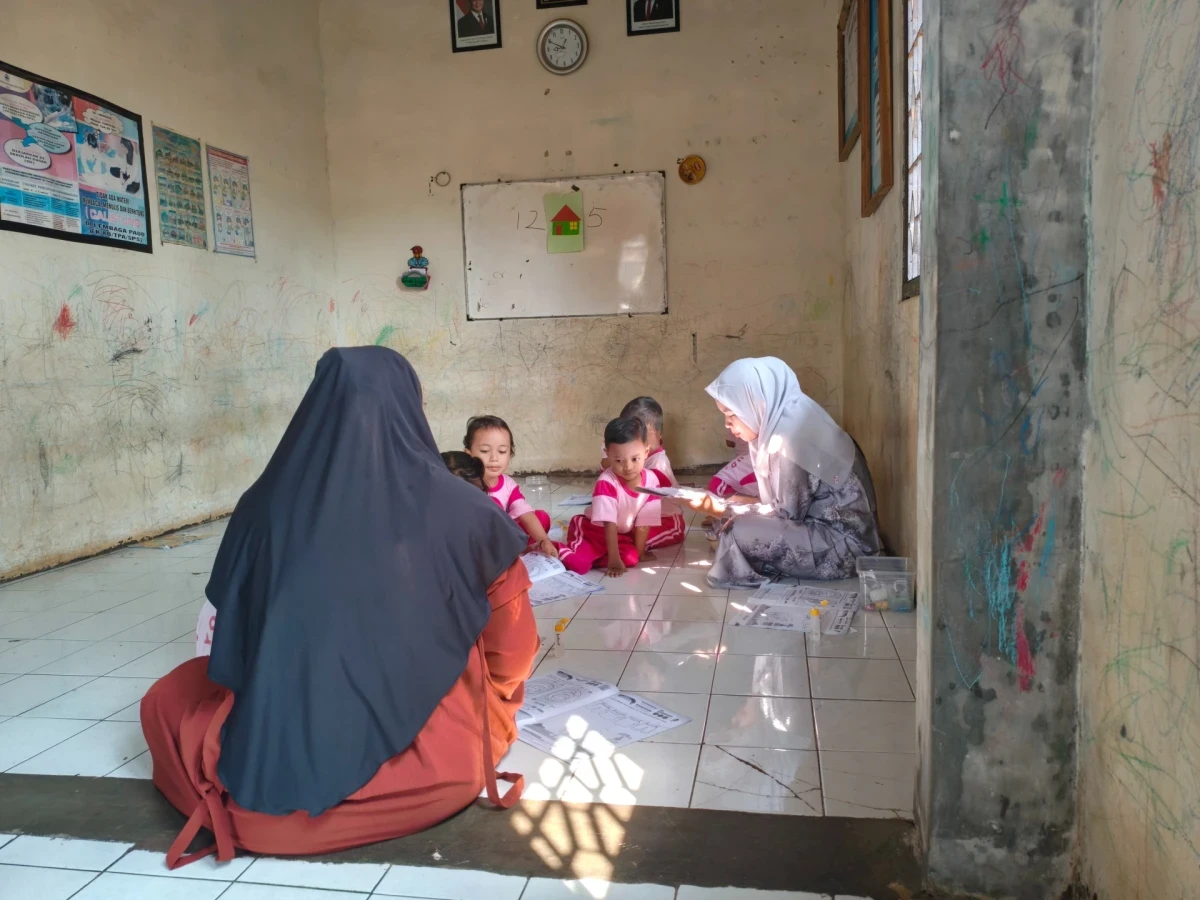 Kegiatan pembelajaran pos PAUD bina siwi desa geneng