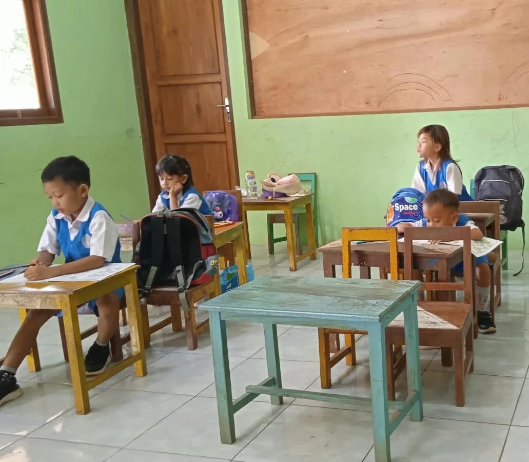 Kegiatan Mewarnai yang Seru dan Penuh Kreativitas di Kelas B TK Lidia Kedungmulyo Karanggondang