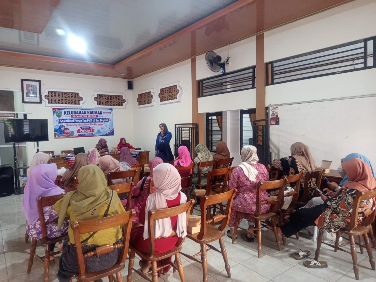 Peran ibu PKK diera digital membimbing anak menuju karakter unggul bersama Pokja satu kelurahan Kauman 