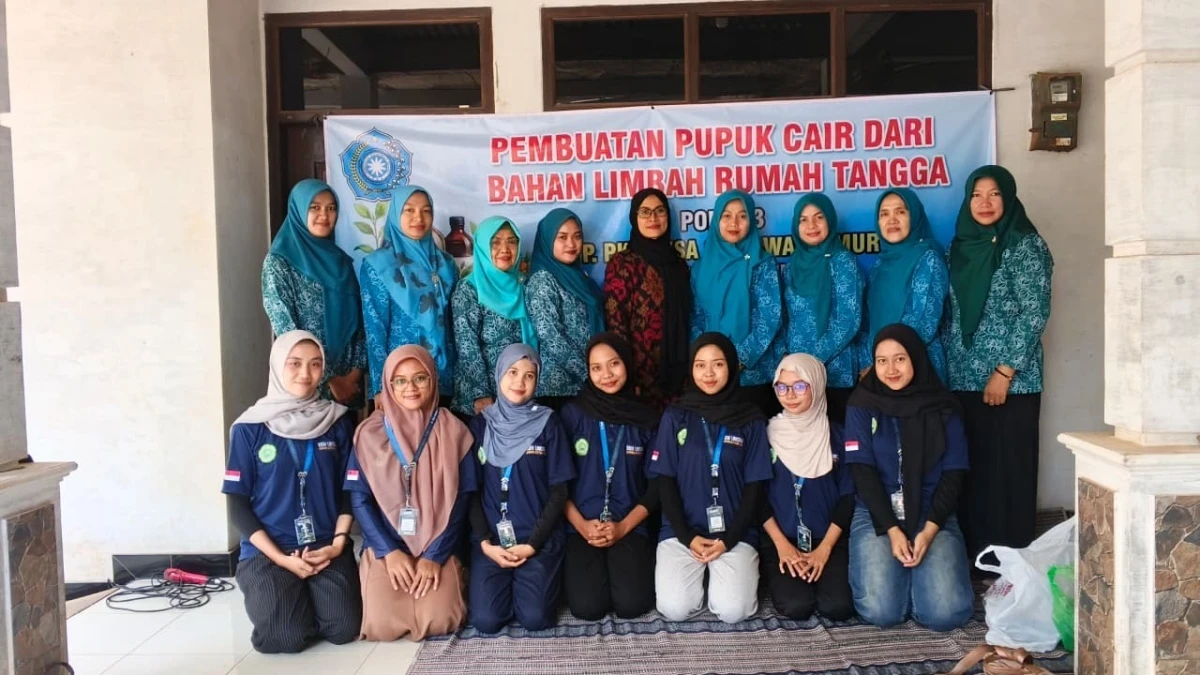 Pokja III TP PKK menjadi narasumber dalam kegiatan pembuatan pupuk cair yang memanfaatkan bahan limbah rumah tangga
