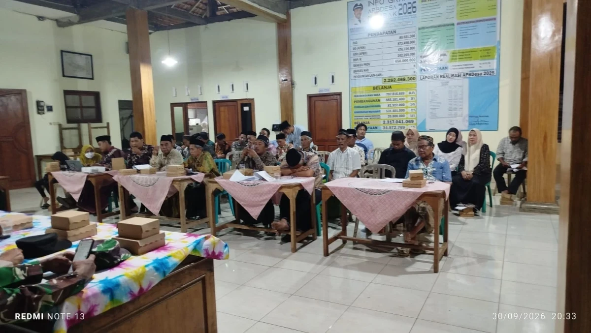Mengikuti musdes di Balai Desa Mambak