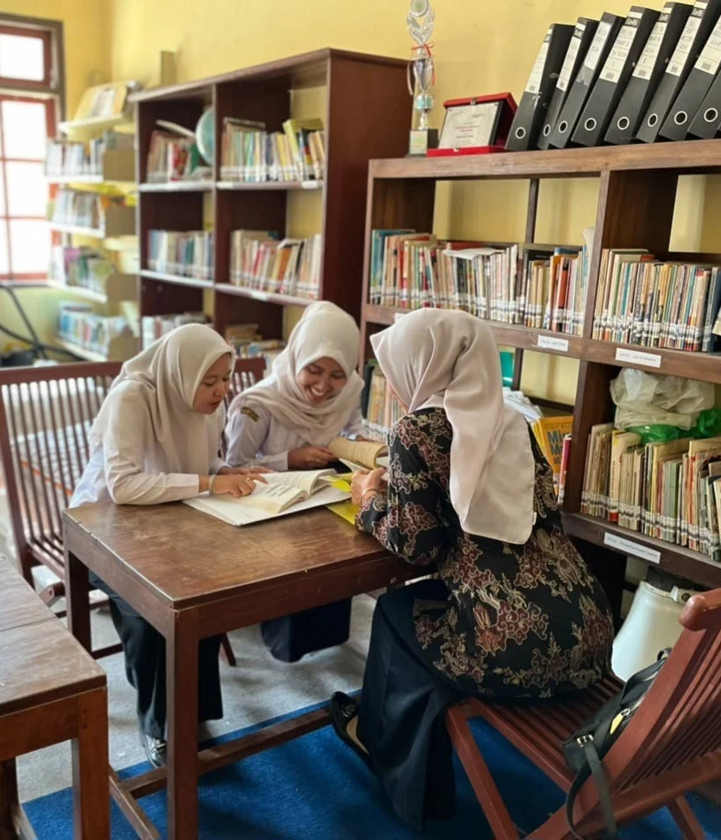 Kunjungan Bunda Literasi ke Perpustakaan Desa Ngudi Kaweruh Karanggondang: Menggemakan Budaya Membaca Sejak Dini