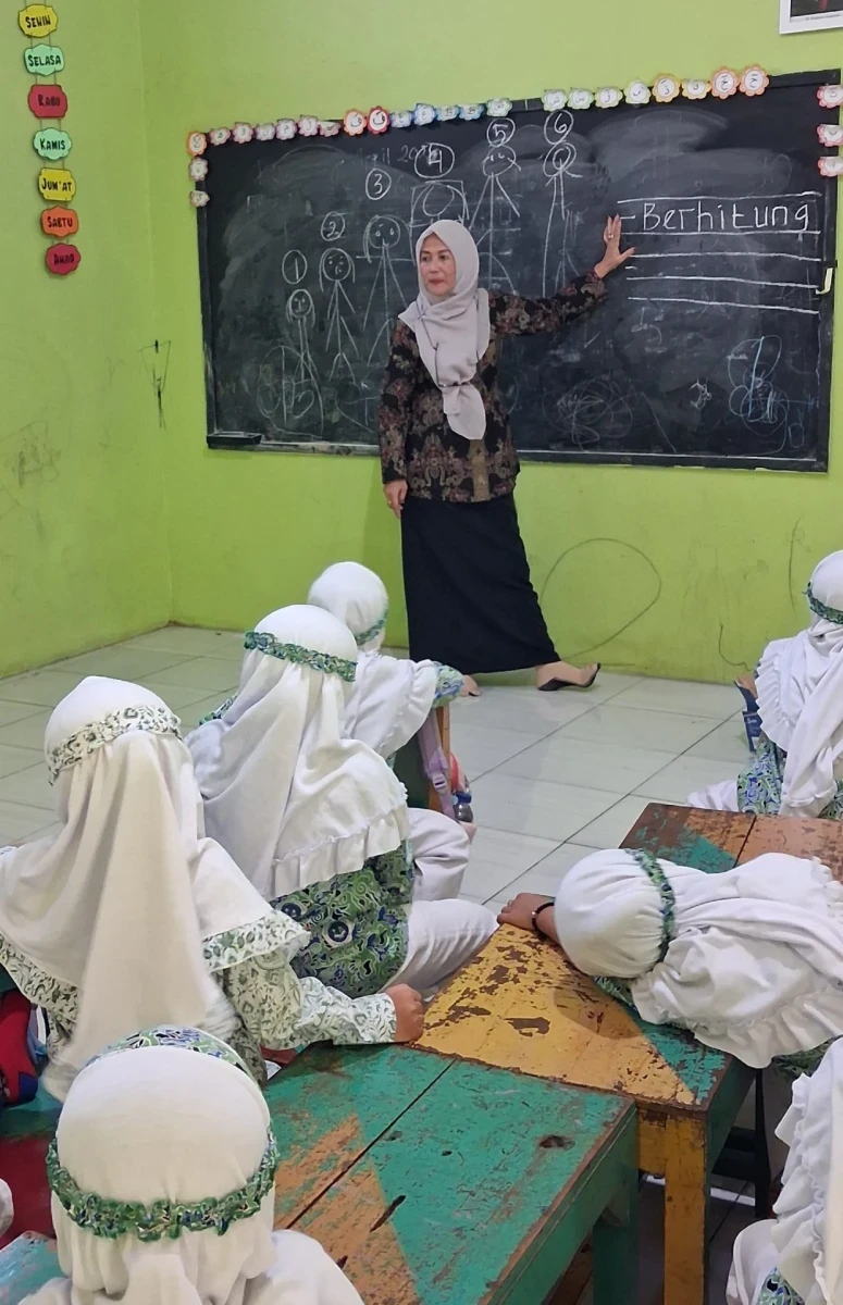 Keseruan Belajar Kelas A2 RA Darul Huda 1 Karanggondang: Mengasah Literasi dan Numerasi Sejak Dini