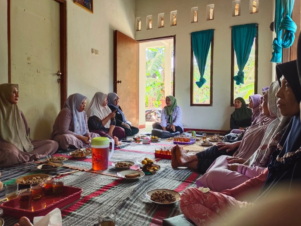 POKJA I TP PKK Kecamatan Mlonggo Sosialisasikan IKD kepada Warga Desa Jambu Timur
