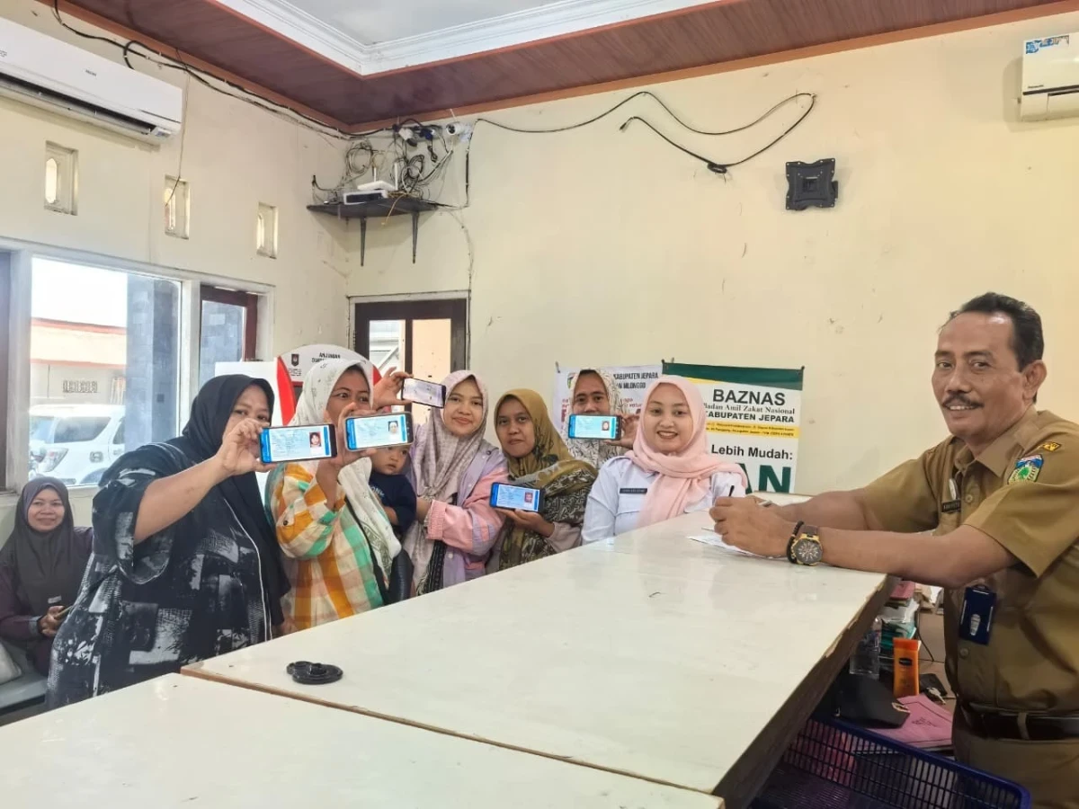 POKJA I TP PKK Kecamatan Mlonggo Dampingi Aktivasi IKD Warga Desa Jambu Timur