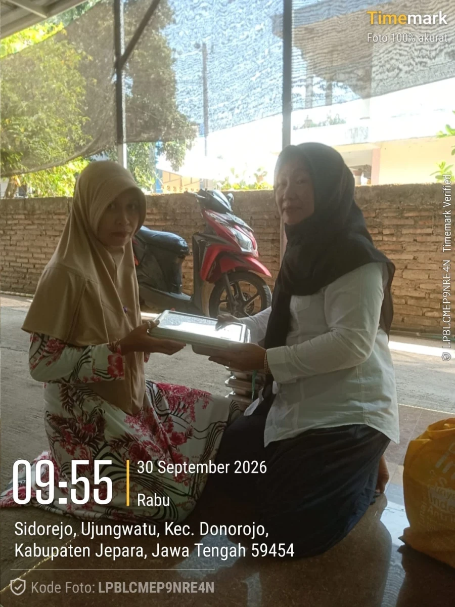 TP.PKK DESA UJUNGWATU MENDAMPINGI PENDISTRIBUSIAN MBG DI POS 05 RW 02 DUKU SIDOREJO