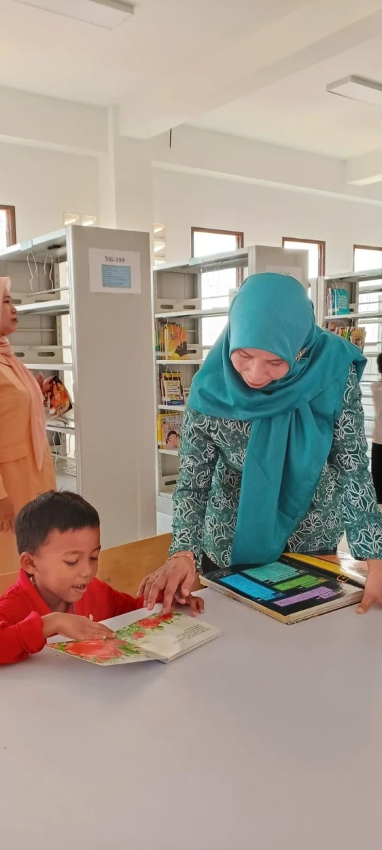 Bunda Literasi Kecamatan Pakis Aji Pendampingan Kegiatan DWP Mengajar dan Kunjungan Literasi di Perpustakaan Sekolah Rakyat Kabupaten Jepara