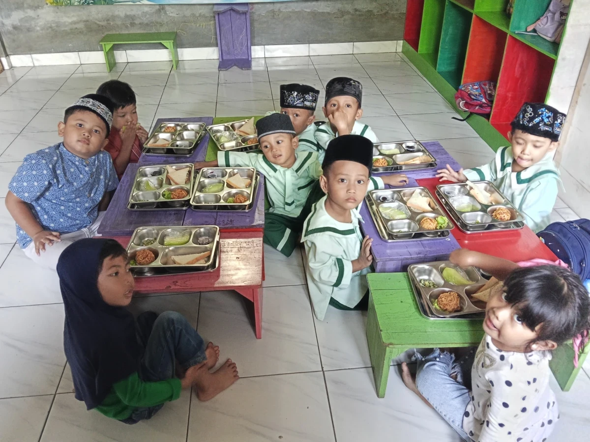 Makan mbg bersama 