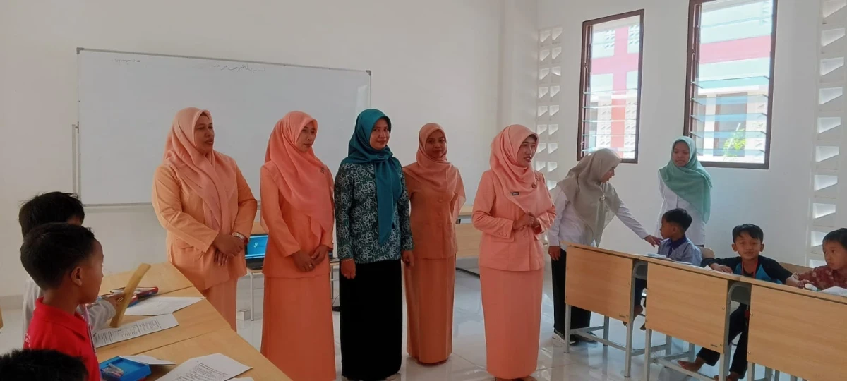 Kunjungan Bunda PAUD Kecamatan Pakis Aji dan DWP Kecamatan Pakis Aji ke Sekolah Rakyat Kabupaten Jepara