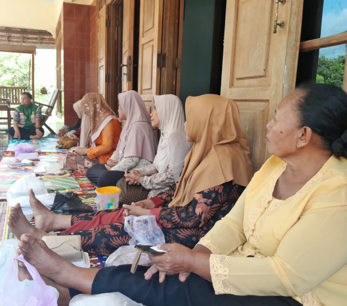 Pertemuan Rutin Kelompok Wanita Tani (KWT) RW 07 Desa Karanggondang
