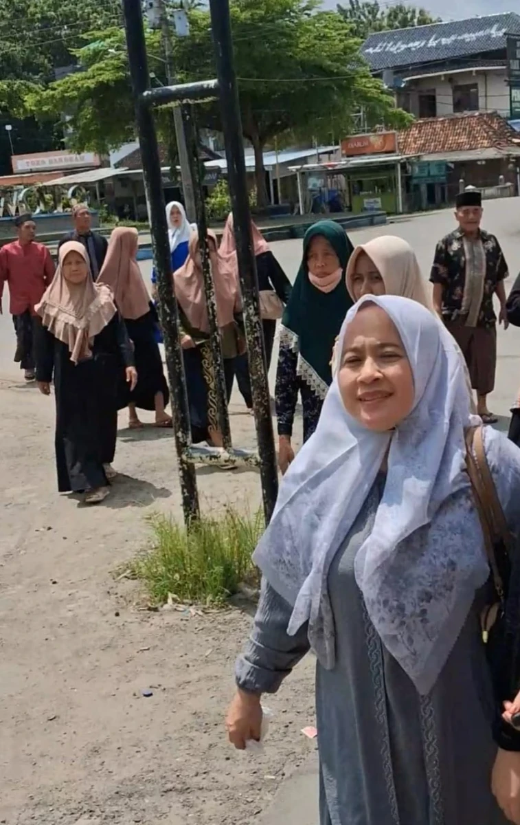 Kegiatan Ziarah Jamaah Masjid Al Muttaqin RT 01 RW 04
