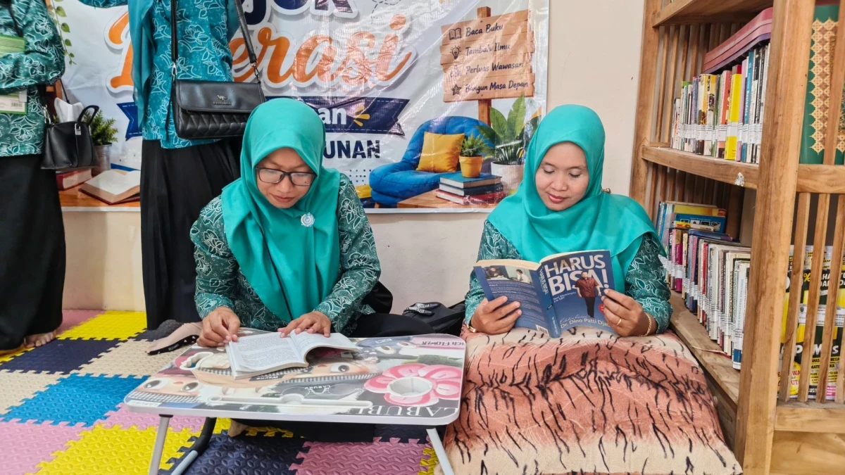 Ketua dan Sekretaris TP PKK Desa Tahunan Kunjungi Pojok Literasi Perpustakaan Kecamatan