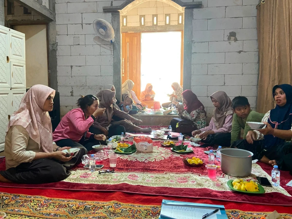 Kehadiran Pokja IV TP PKK Kecamatan Pakis Aji dalam Pertemuan Kader KB Desa Suwawal Timur