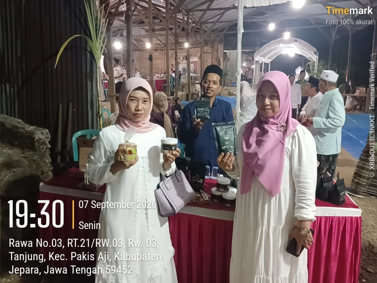 Siar Keagamaan dan Pemberdayaan Ekonomi: TP PKK Pakis Aji Motivasi UMKM Kopi & Gula Aren di Ajang Jepara Bersholawat