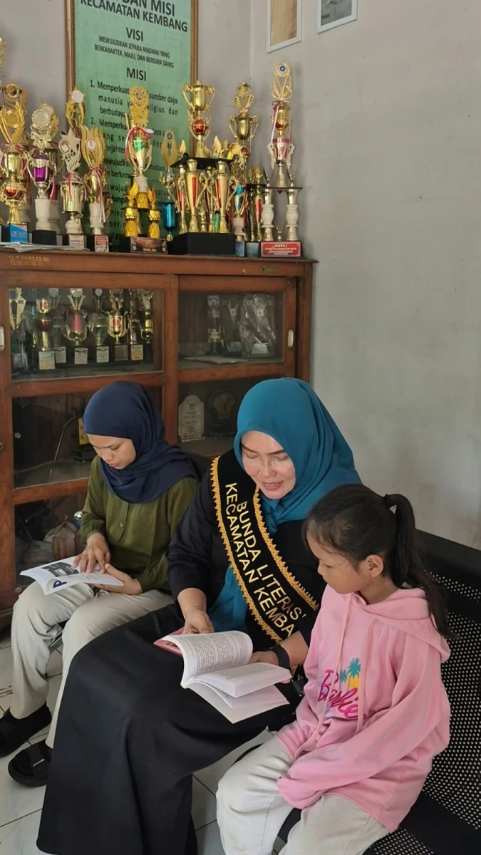 Bunda Literasi Kec Kembang sellau mengajak budaya membaca 