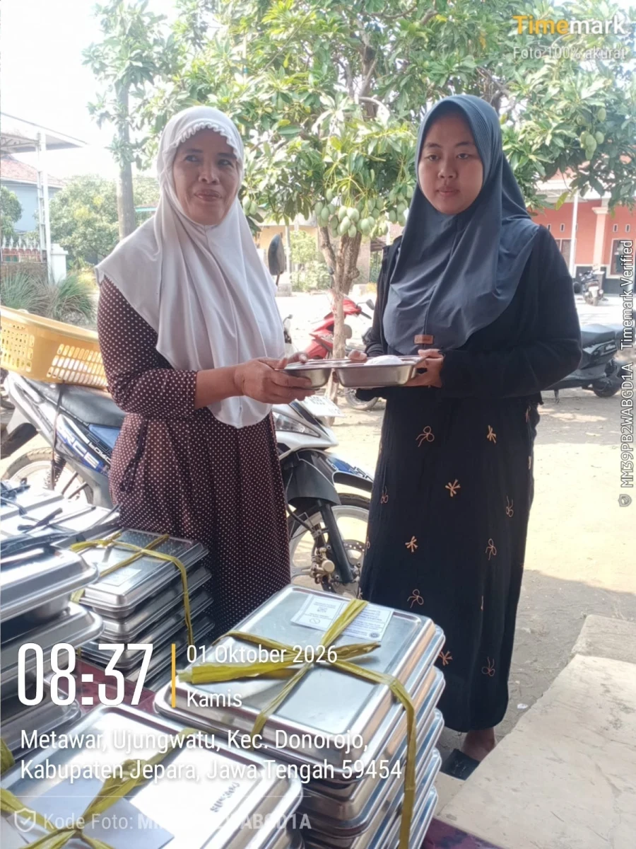 PENDISTRIBUSIAN MAKANAN BERGIZI GRATIS ( MBG ) DI POS 04  RW 01 METAWAR
