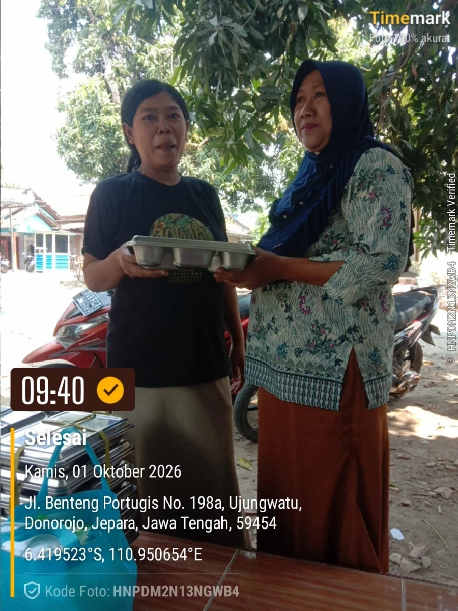 PENDISTRIBUSIAN MAKANAN BERGIZI GRATIS ( MBG ) DI POS 03 RW 03 DUKUH GROBOGAN