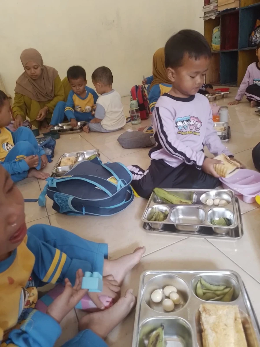 MAKANAN BERGIZI GRATIS