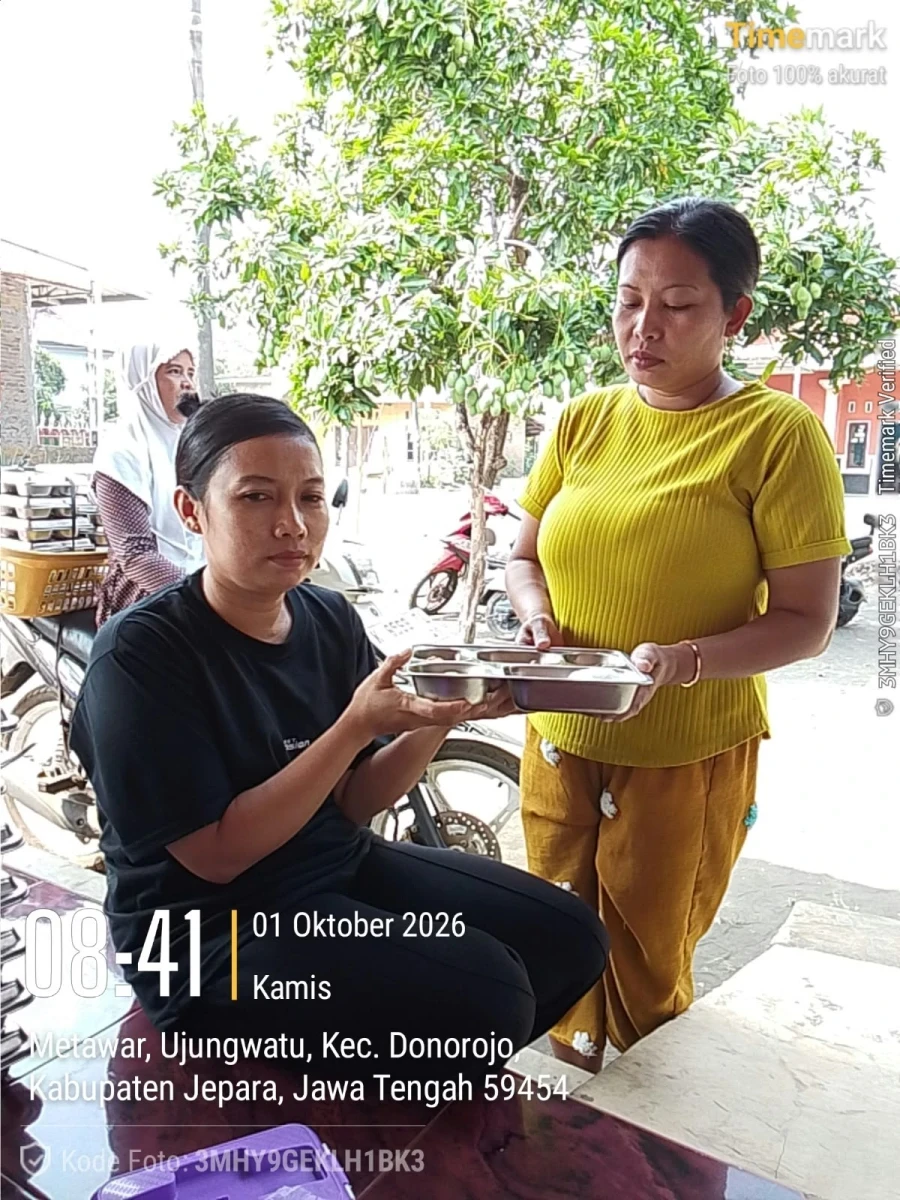 TP.PKK DESA DAMPINGI PENDISTRIBUSIAN MBG DI POS 06 RW 03 GROBOGAN