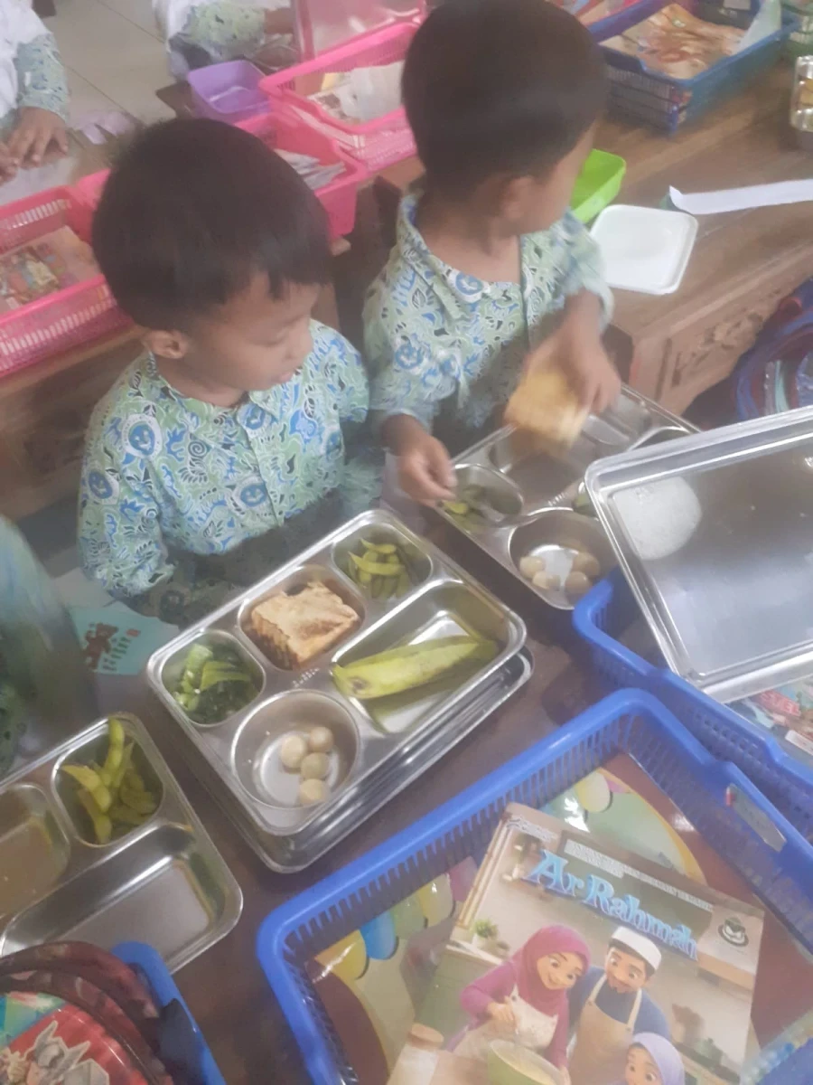 MAKANAN BERGIZI GRATIS