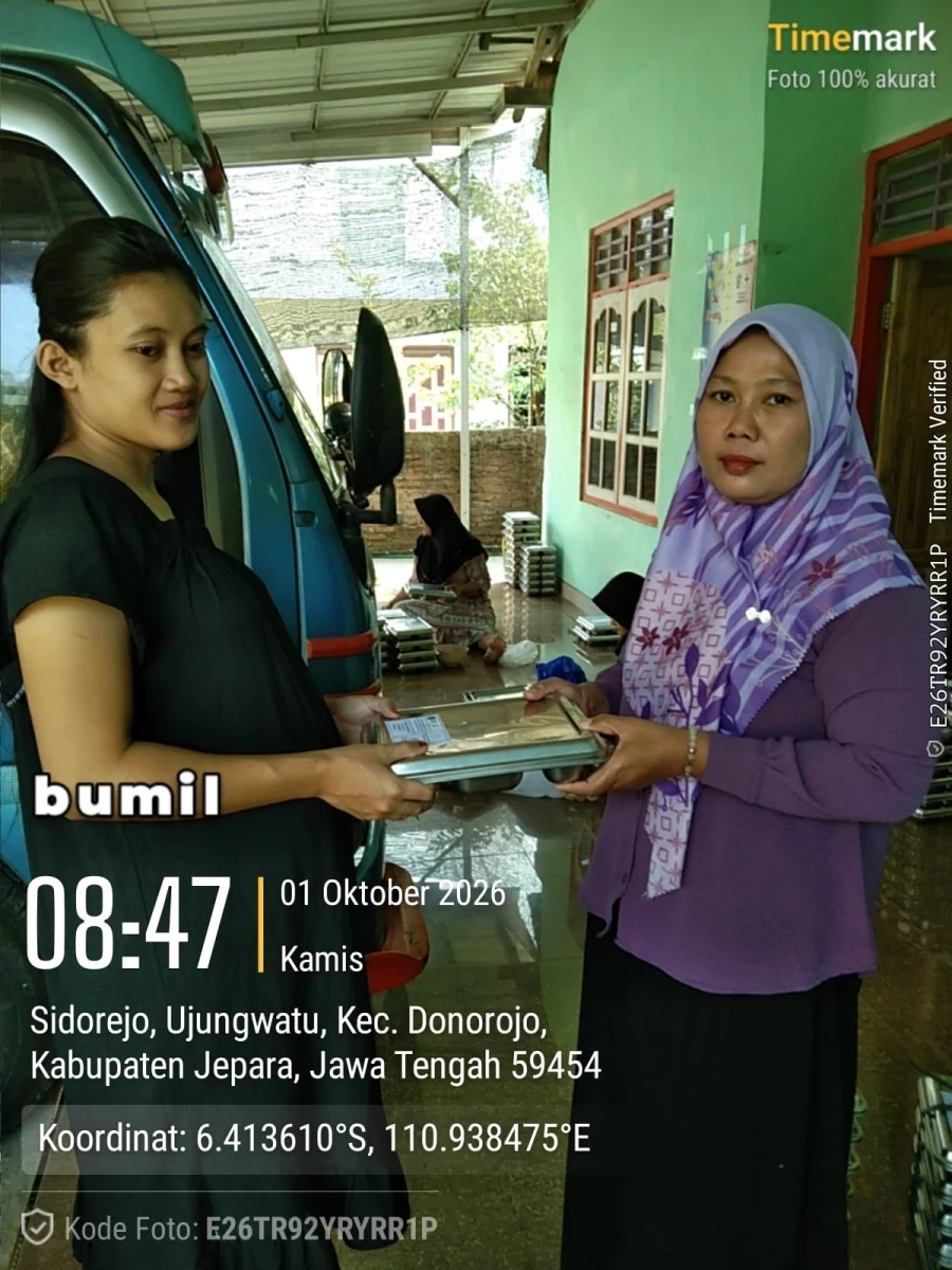 TP.PKK DESA DAMPINGI PENDISTRIBUSIAN MBG DI POS 02 RW 02 SIDOREJO