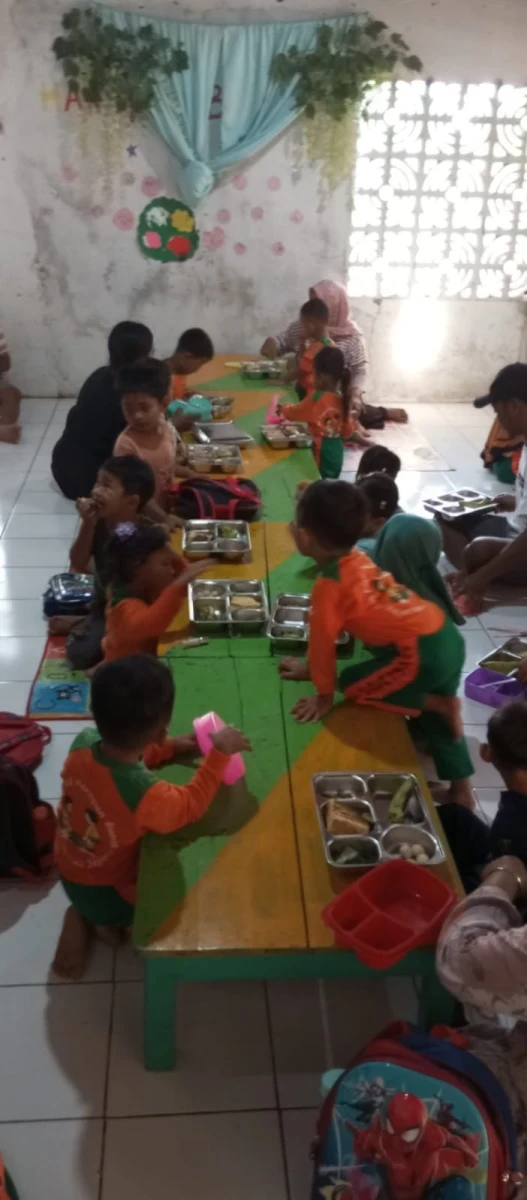 MAKANAN BERGIZI GRATIS