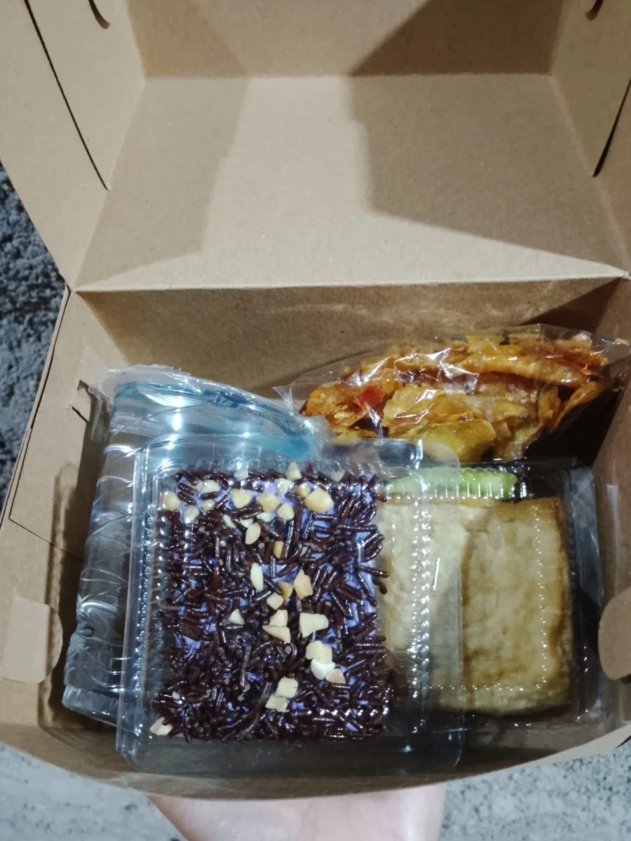 UMKM qonik snack & catering. Desa .Rajekwesi