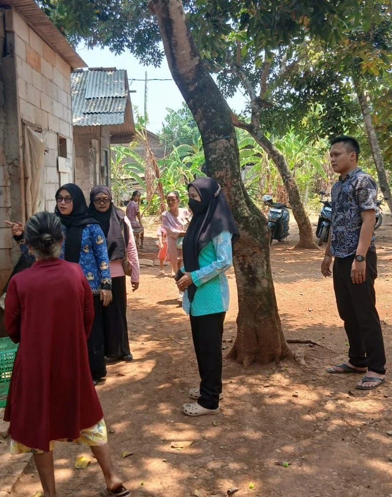 Gerakan Pemberantasan Sarang Nyamuk (PSN) 3M Plus di RT 02 RW 05 Karanggondang