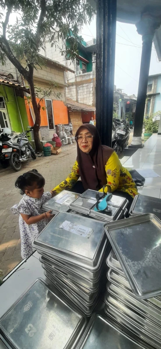 PEMBERIAN MBG DI POS NUSA INDAH 1 