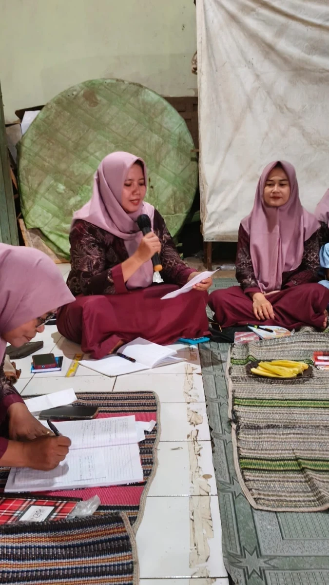 kegiatan rutinan bulanan pkk rt 5 rw 1 dukuh Randusari dengan isian  cara membuat lepet jagung