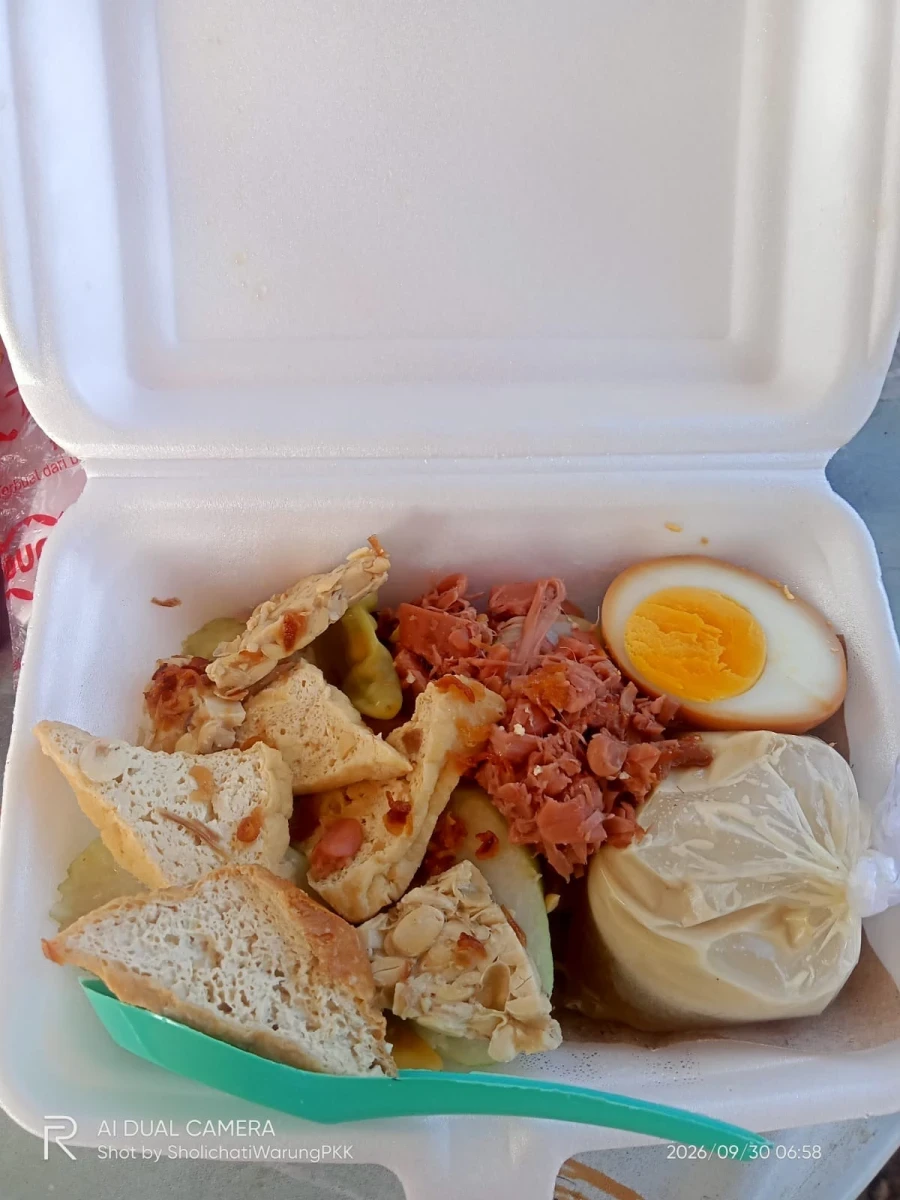 Lontong Lentog Jadi Pilihan Sarapan di Warung PKK Desa Tahunan