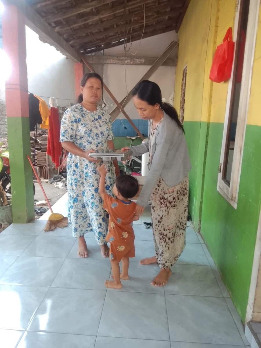 PEMBAGIAN MBG DI POSYANDU NUSA INDAH 5 