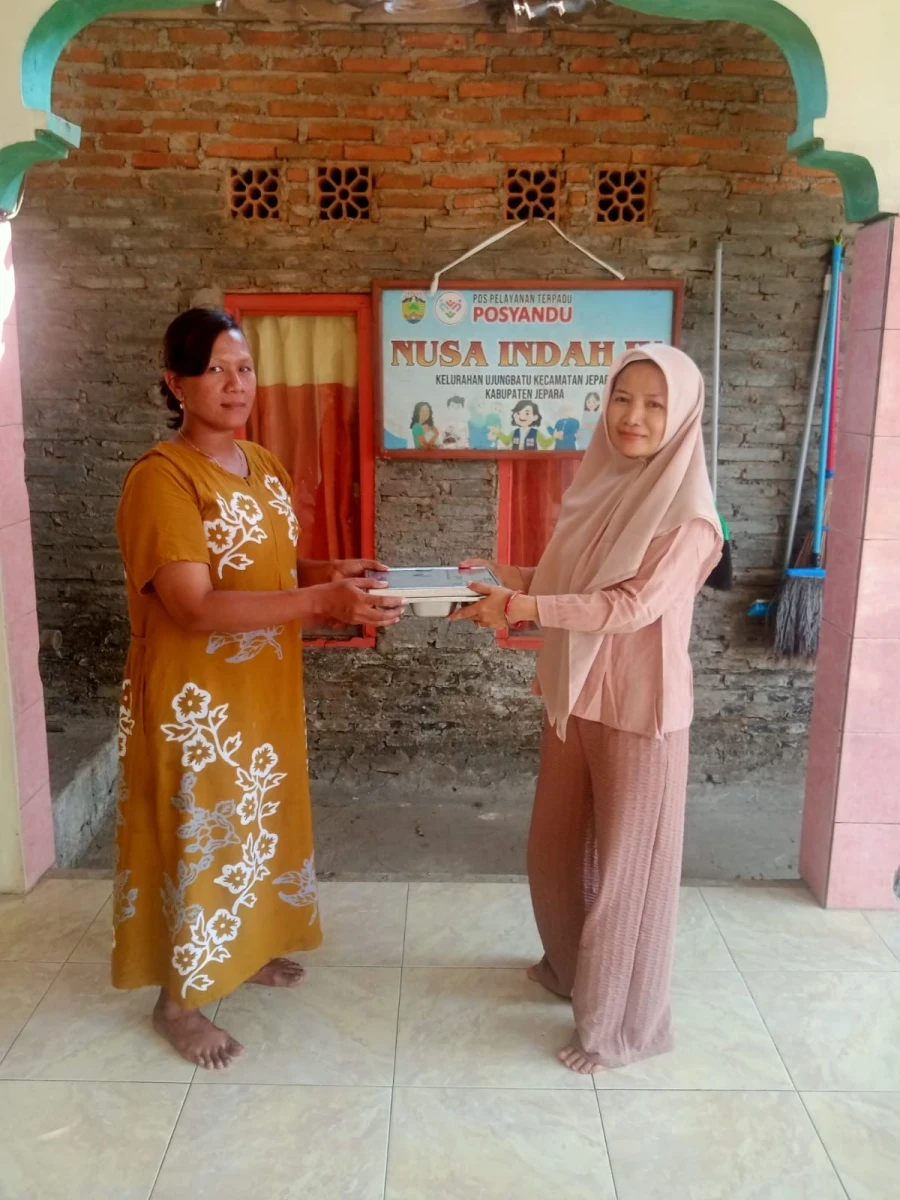PEMBERIAN MBG DI POSYANDU NUSA INDAH 4