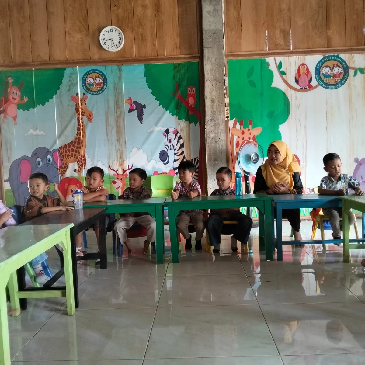 Kegiatan Belajar di Pos Paud kasih ibu memperingati Hari Batik