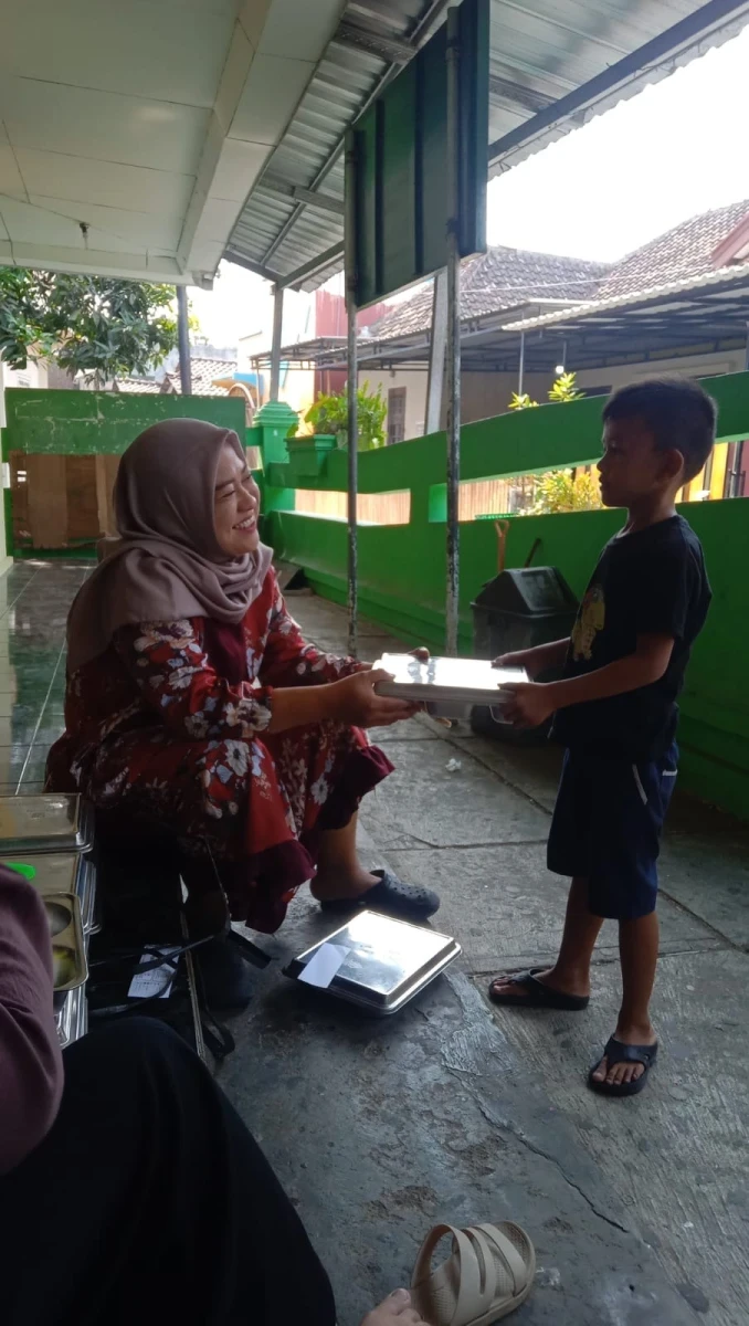 PEMBERIAN MBG DI POSYANDU NUSA INDAH 6