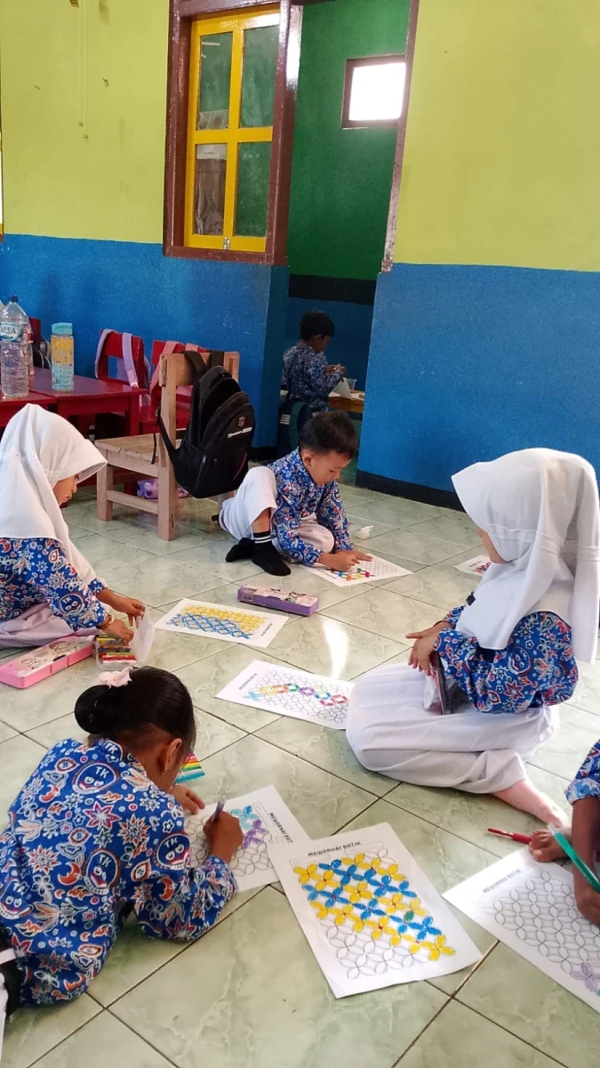 Memperingati hari batik nasional