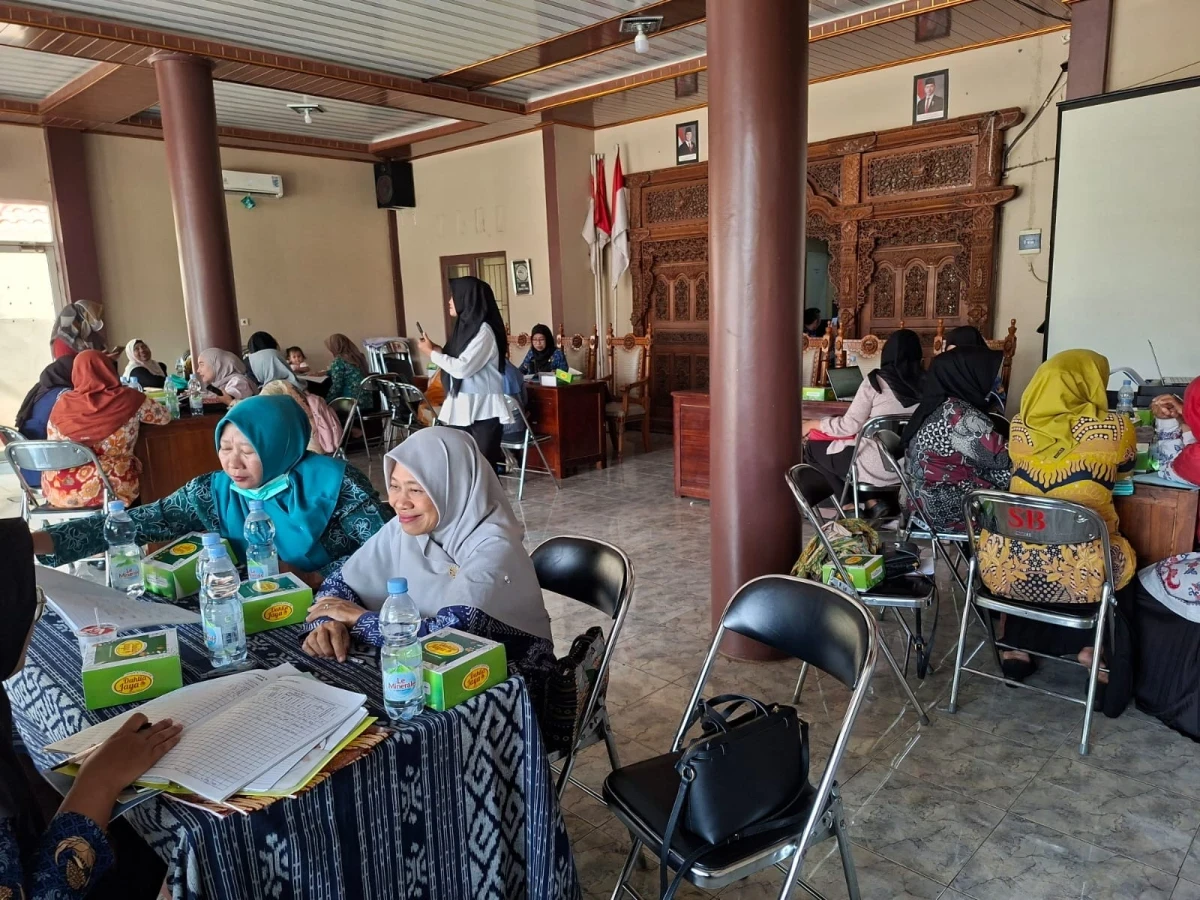 Pembinaan TP. PKK Kecamatan Mayong kepada TP. PKK Desa Sengonbugel dan Desa Paren