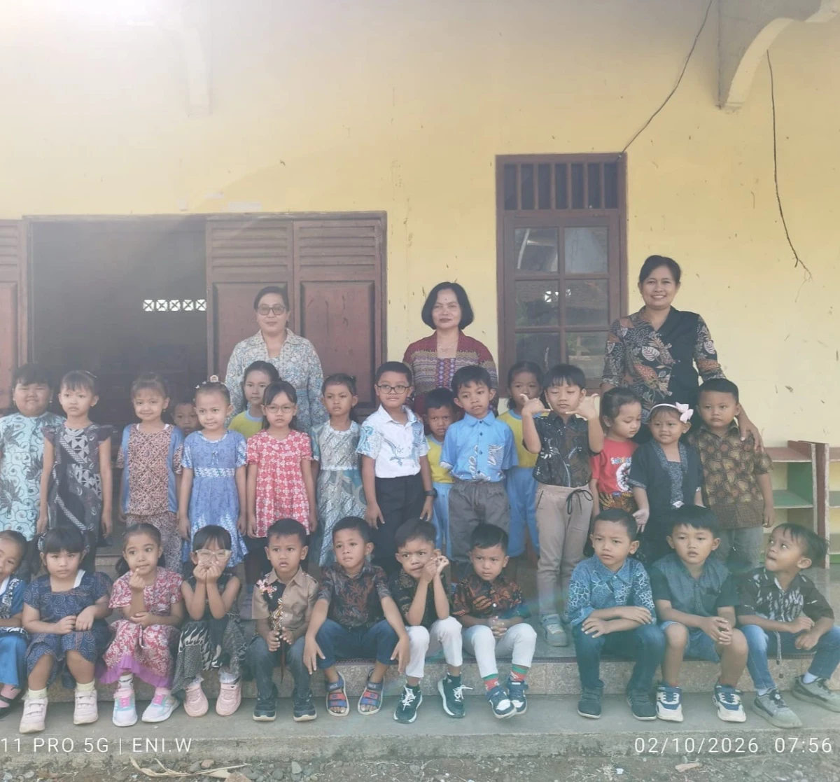 Peringati Hari Batik Nasional, Siswa dan Guru TK Debora Kedung Penjalin Kompak Kenakan Batik