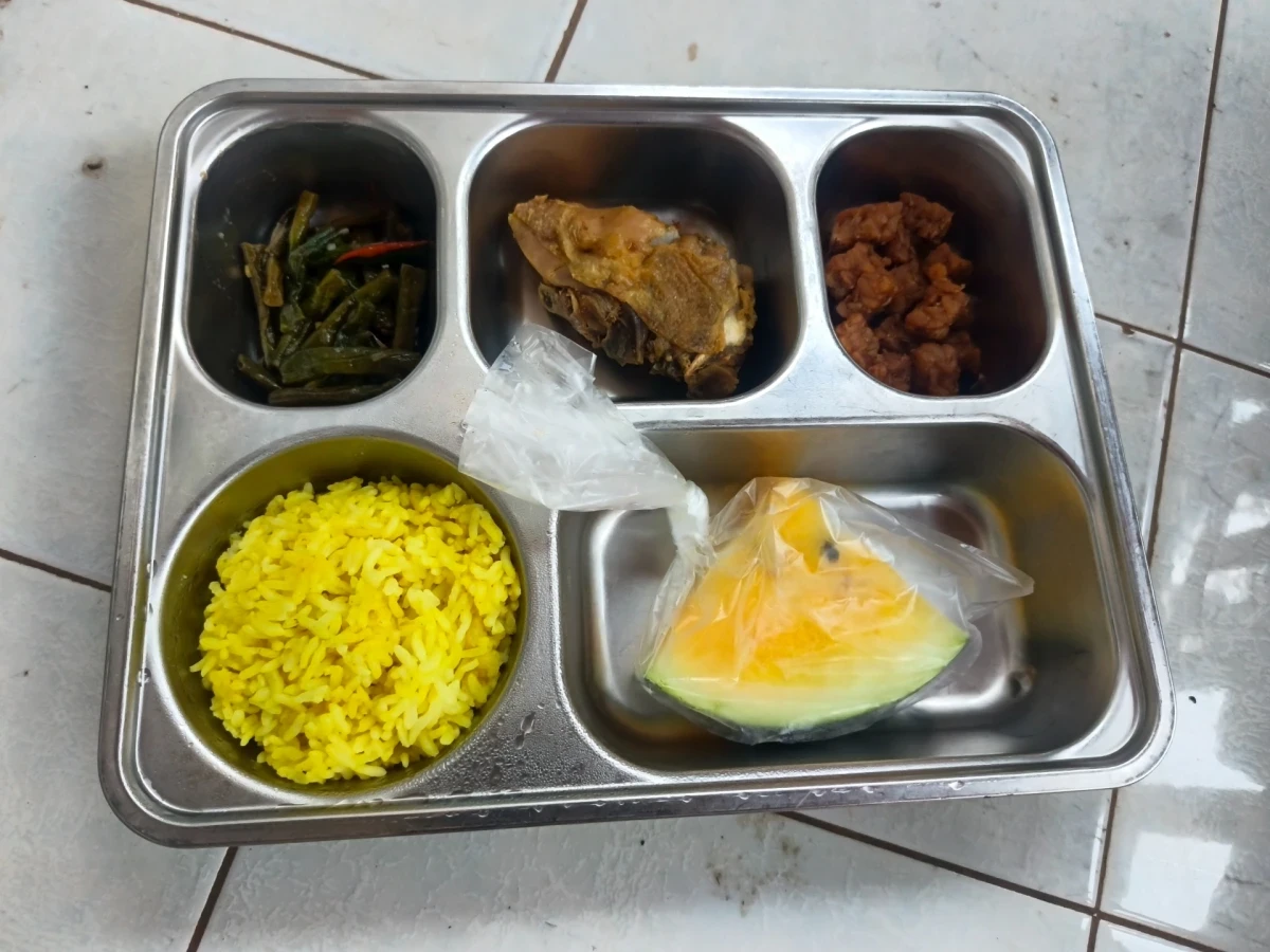Kegiatan pembagian MBG di desa geneng