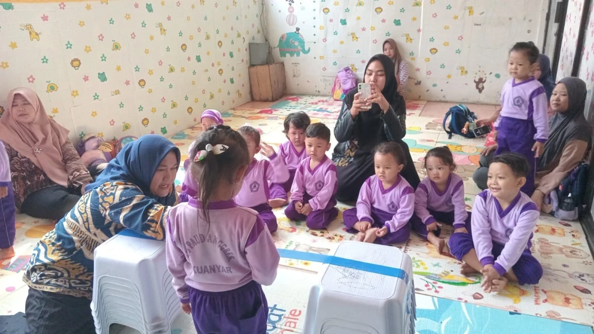 Kegiatan Melatih Motorik Halus Anak melalui Permainan Kereta 