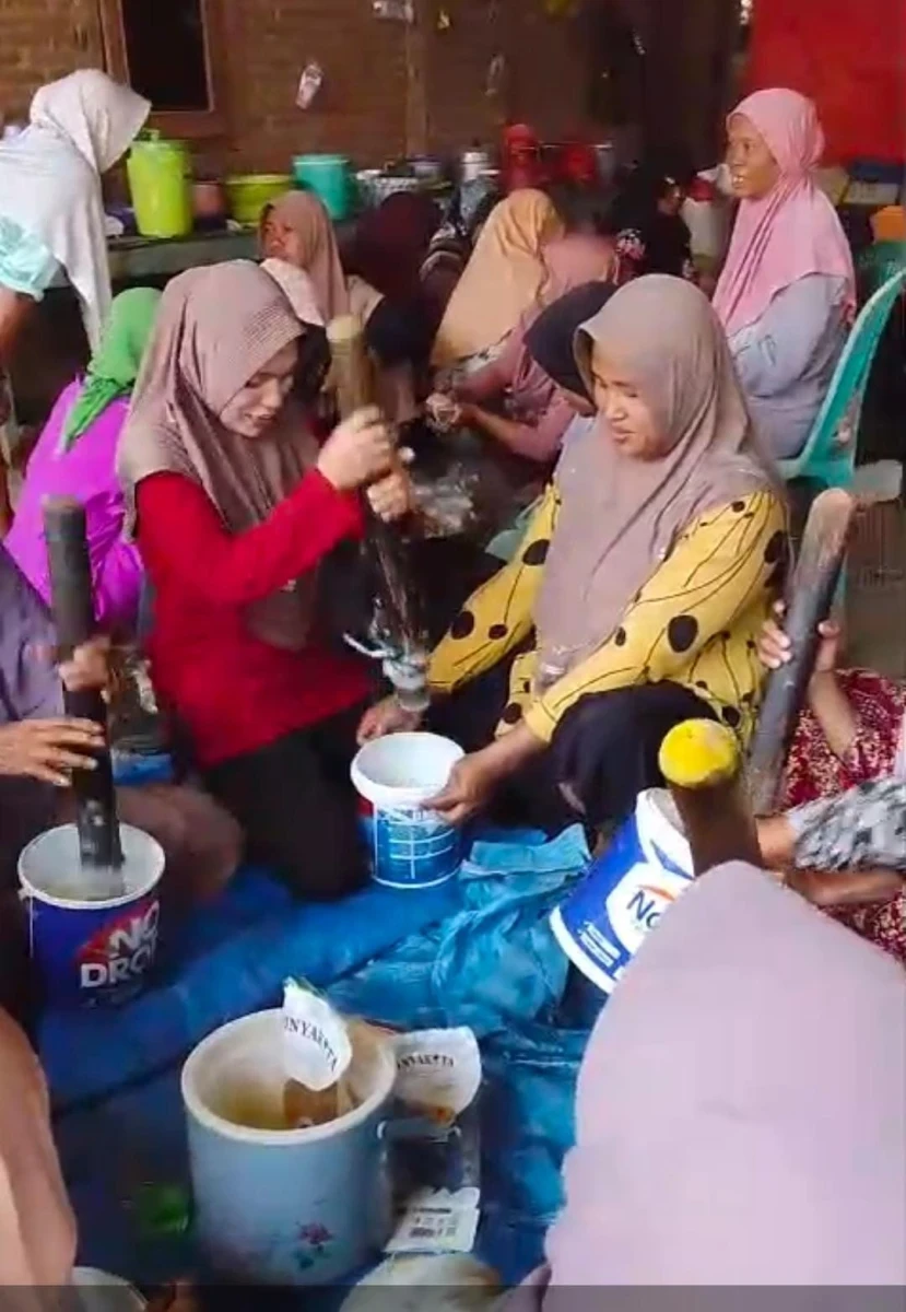 Pembuatan Gemblong di UMKM RW 05
