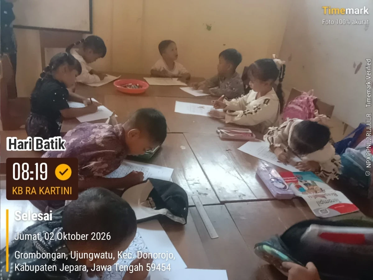 TP.PKK DESA PERINGATAN HARI BATIK NASIONAL BERSAMA KB KARTINI DESA UJUNGWATU