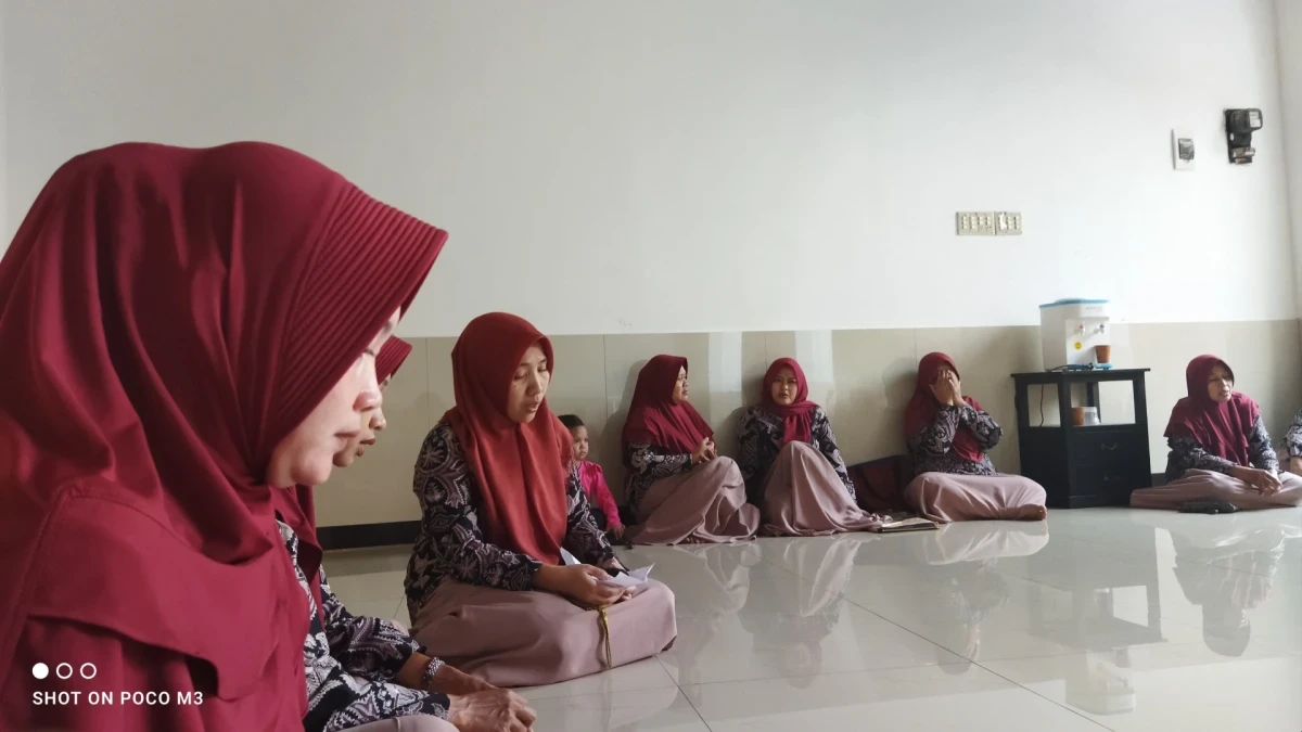 Kegiatan rutinan pkk rt 07/rw 08 tahunan gang subur