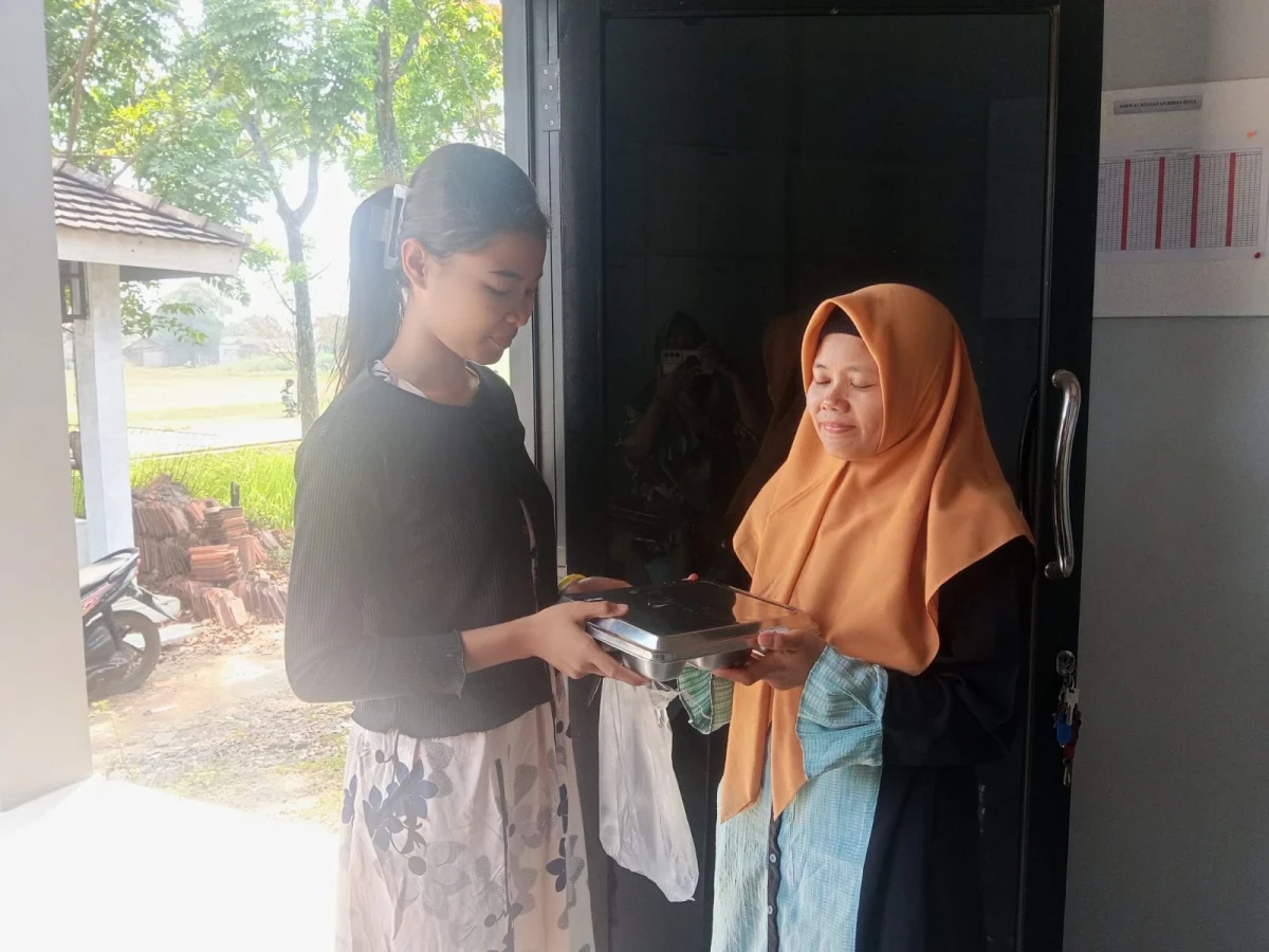 Kader Kesehatan dan Posyandu Telukawur Salurkan Makanan Bergizi Gratis bagi Ibu Hamil