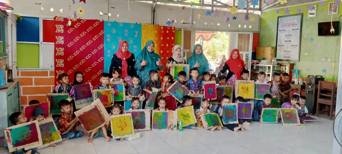Bunda PAUD Kecamatan Pakisaji Ikuti Kegiatan Peringatan Hari Batik Nasional di Pos PAUD Tunas Harapan